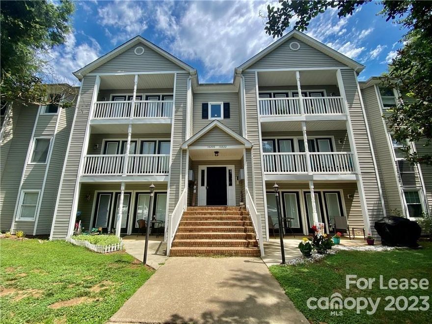 Gorgeous,  2 bed/2bath condo located in South Charlotte, in desirable Raintree. Kitchen features breakfast bar and updated appliances, including brand new refrigerator. Open great room leads out to patio that overlooks the golf course. Exterior storage unit. Nice sized secondary bedroom and bathroom. Large master with walk-in closet. Washer and Dryer included. Very close to the Arboretum, Stonecrest, Blakeney, I-485, Matthews and Charlotte. Attached to great schools.