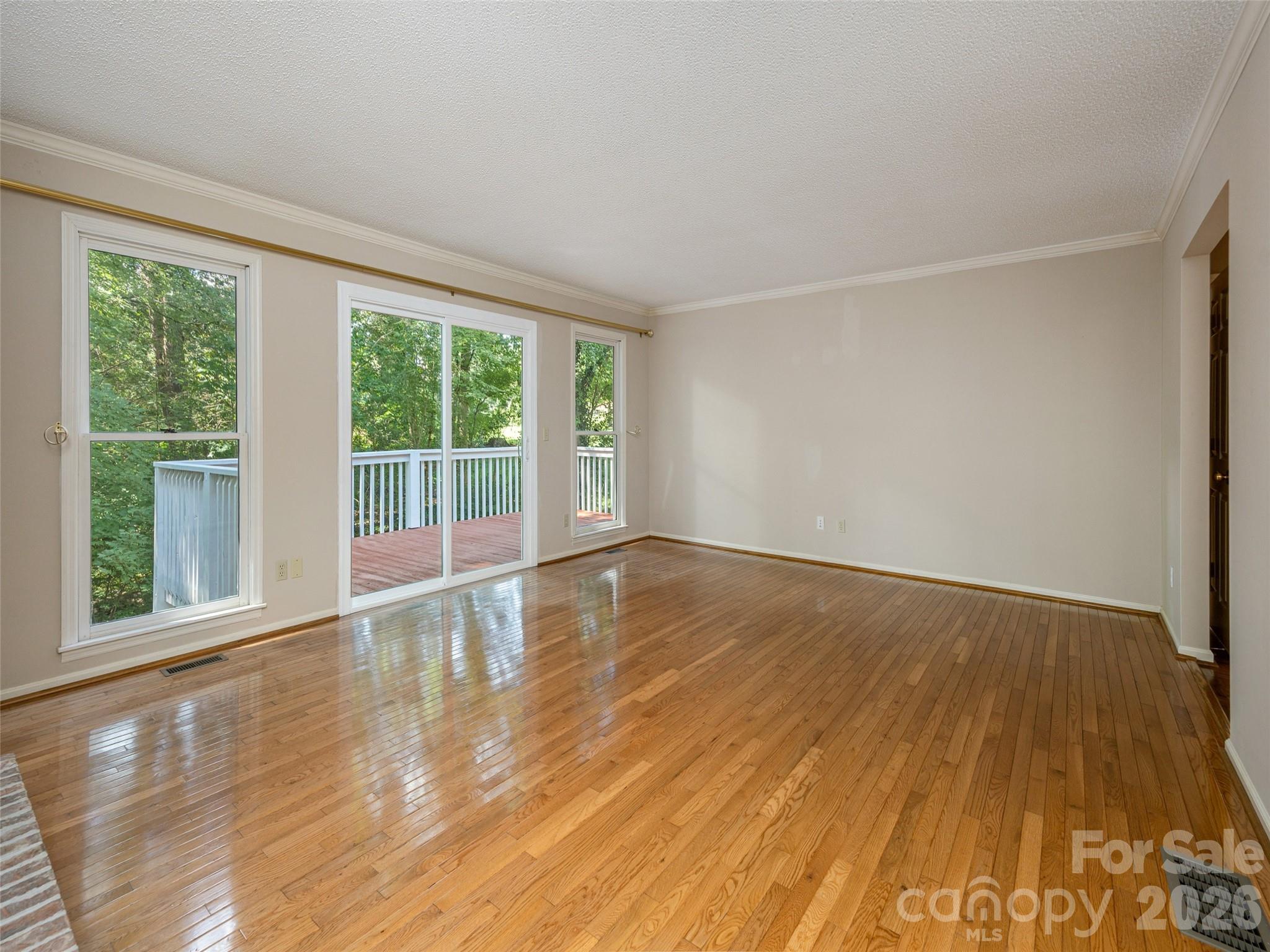 15 Glen Crest Drive
