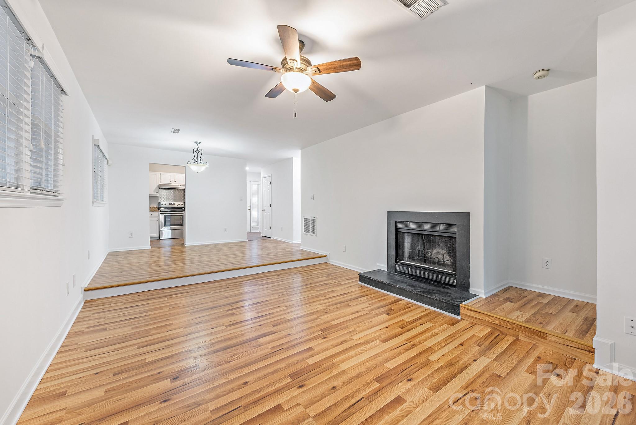 2715 Selwyn Avenue 34