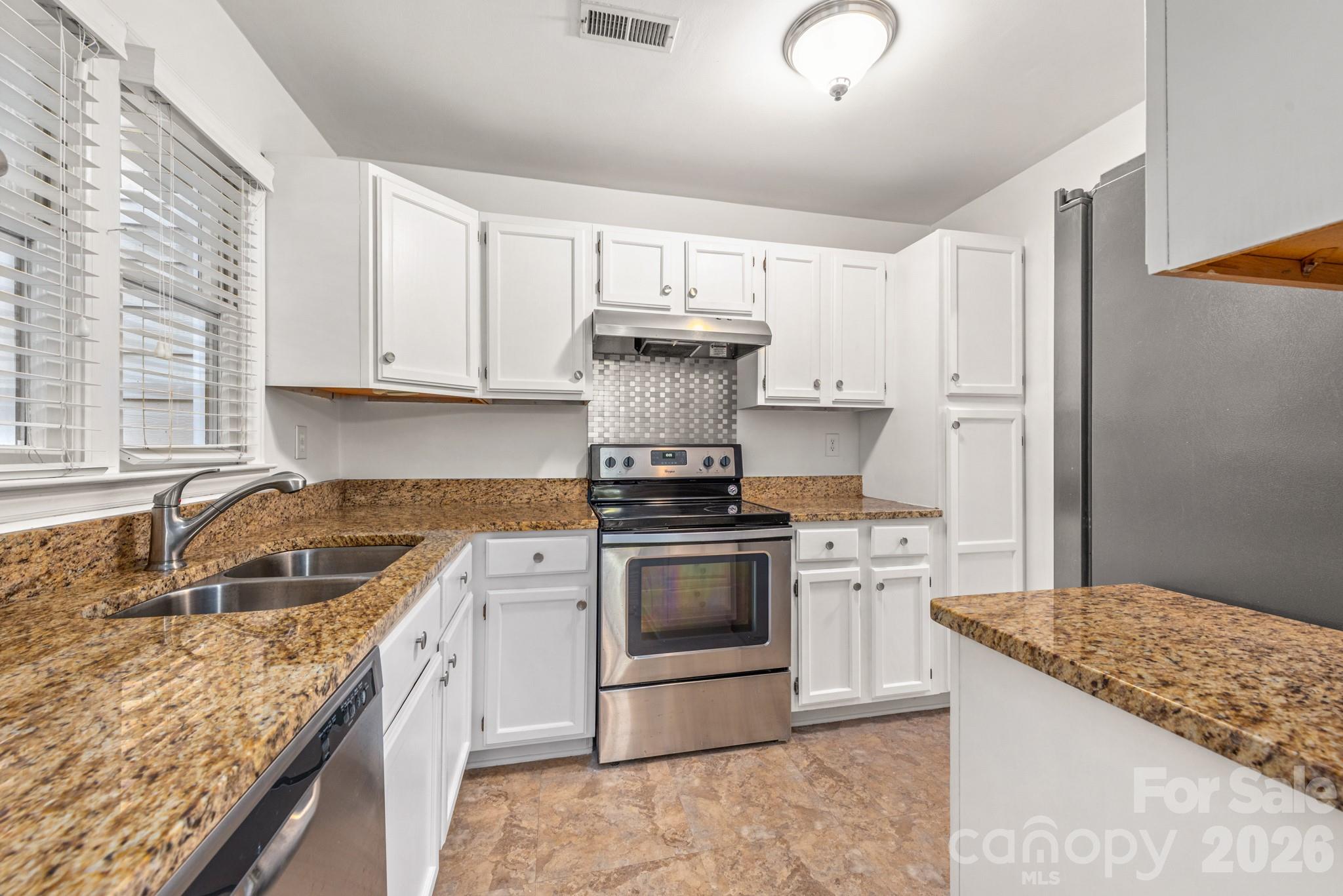 2715 Selwyn Avenue 34