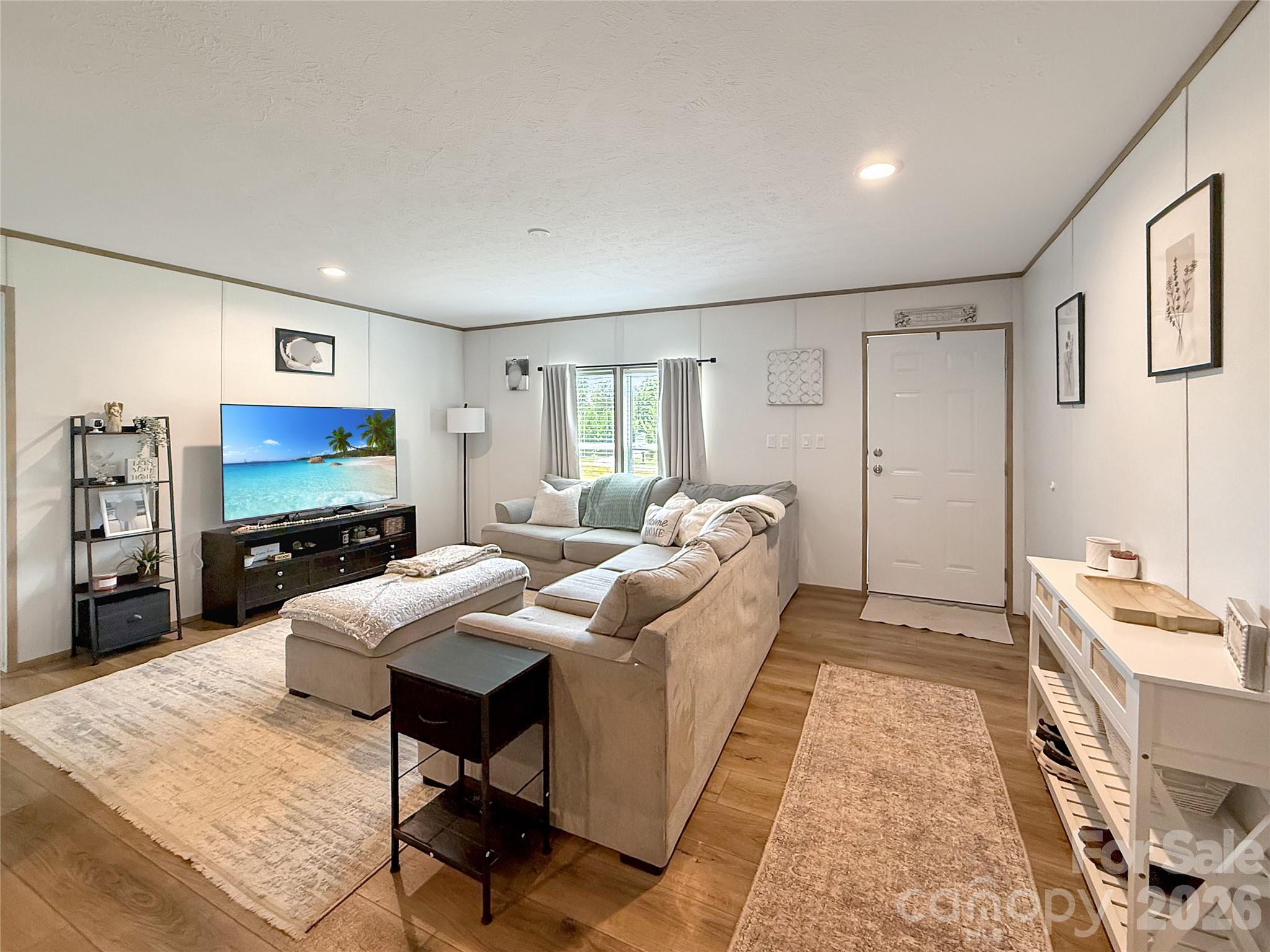 206 Fairchase Circle