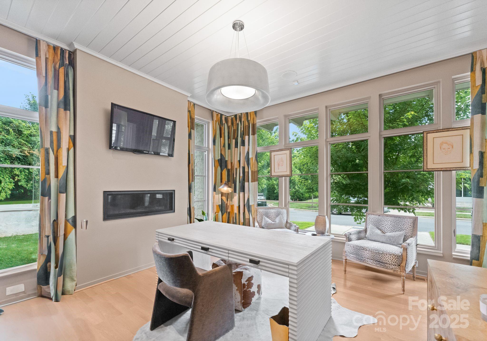 2837 Kenwood Sharon Lane
