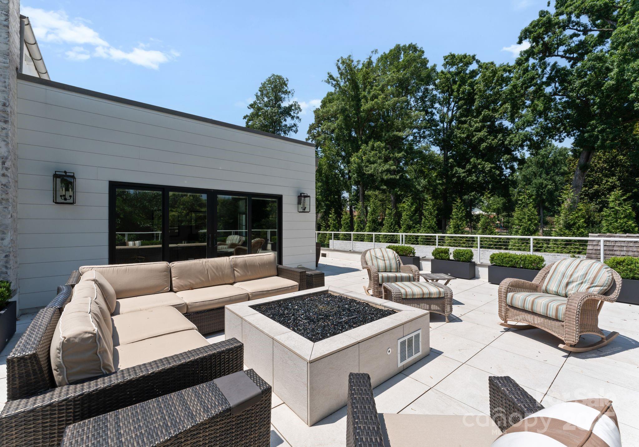 Kenwood Sharon Lane - Residential