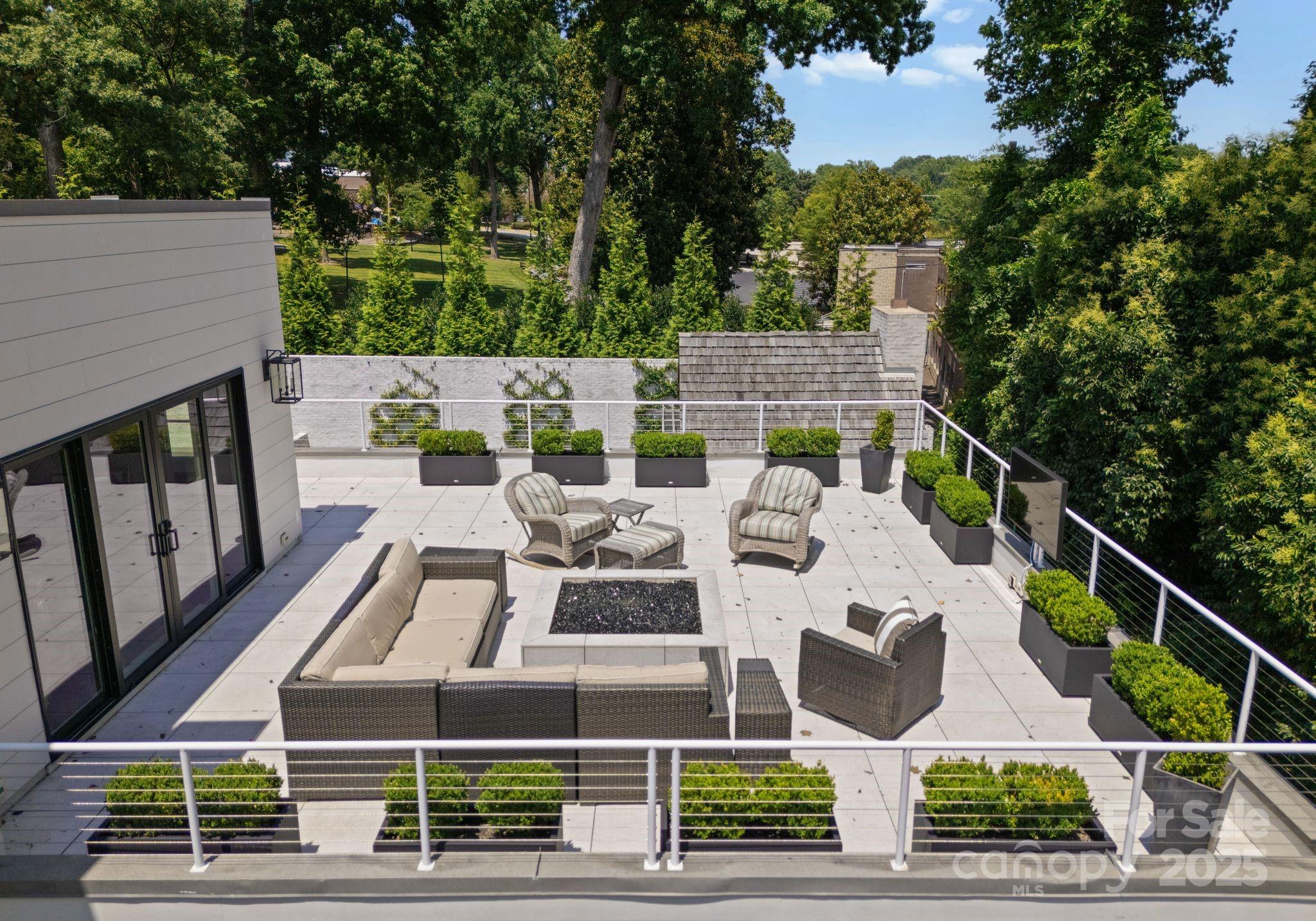2837 Kenwood Sharon Lane