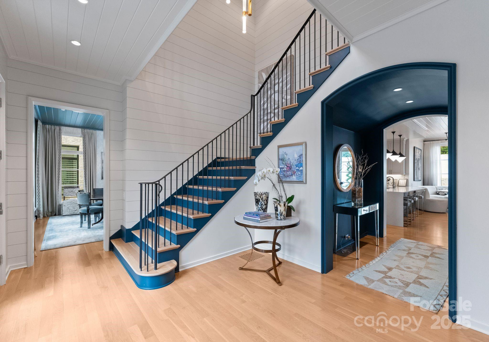 2837 Kenwood Sharon Lane