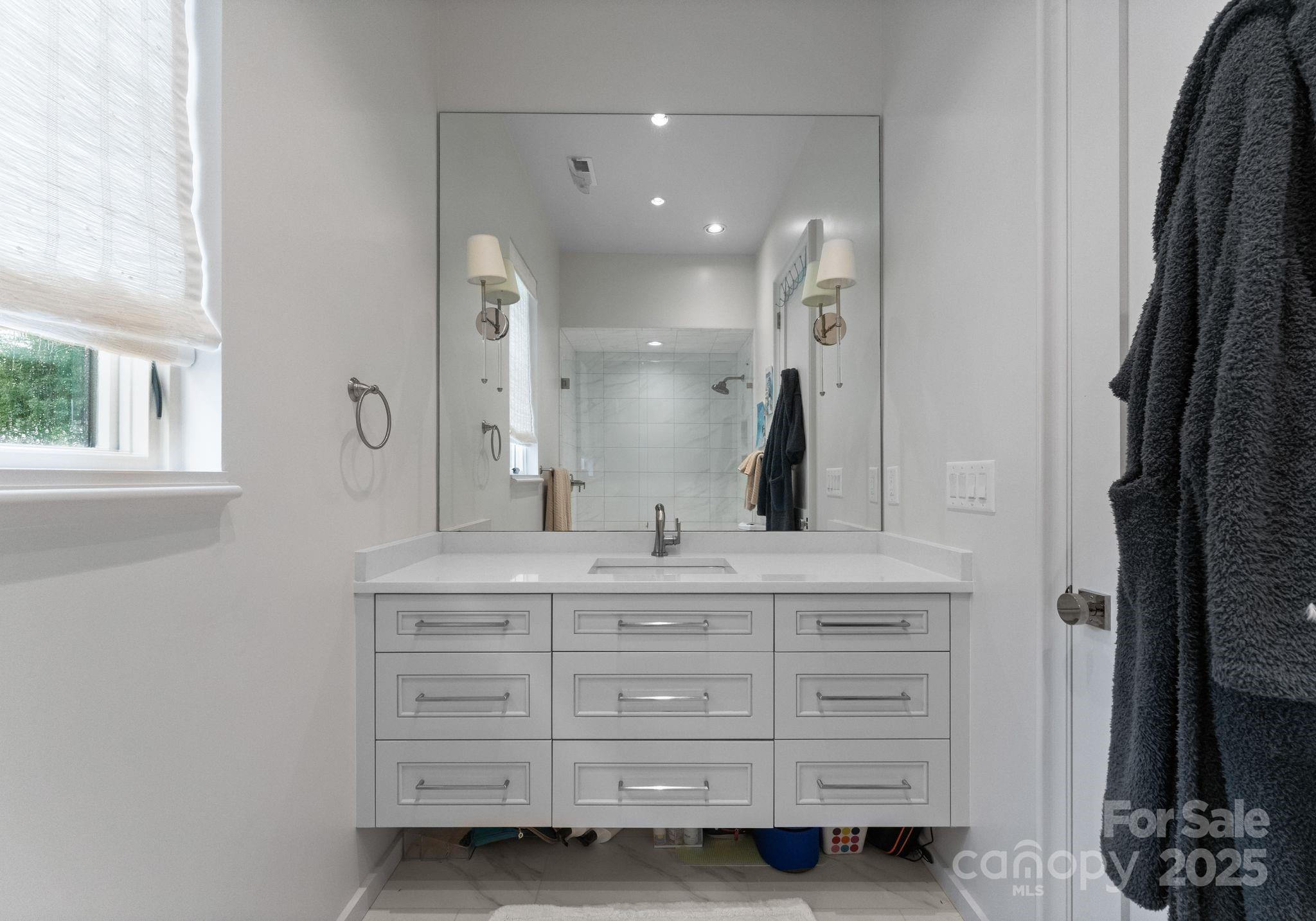 Kenwood Sharon Lane - Residential