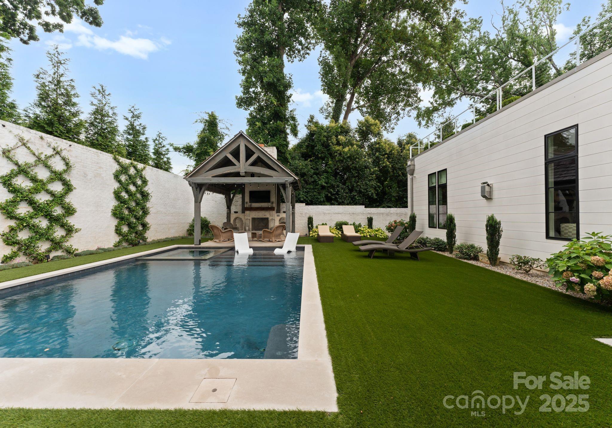 2837 Kenwood Sharon Lane