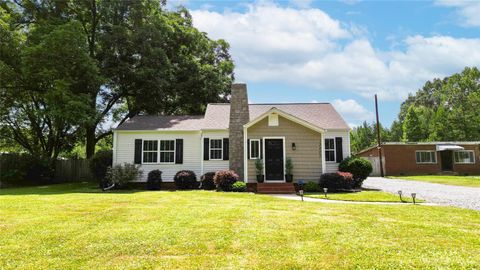 Photo of 13420 Broadway Avenue, Midland, NC 28107 (MLS # 4045934)