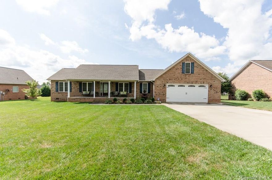 Absolutely stunning full brick home in Breckenridge.  This home has a very well thought out floor plan!  Every inch of this home has usable space.  A few features include, oversized garage, hardwood floors, granite counters, GIANT bonus room, fenced yard, oversized deck, covered front porch, vaulted ceilings, recessed lighting, master bath with tub and separate shower and so much more.  You truly must see to appreciate this home.  Pumpkin Center/North Lincoln Schools!!