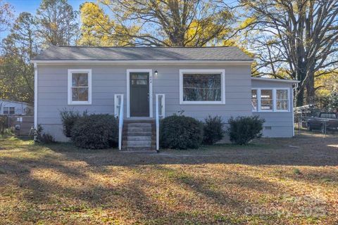 444 Oakwood Avenue Mooresville NC 28115