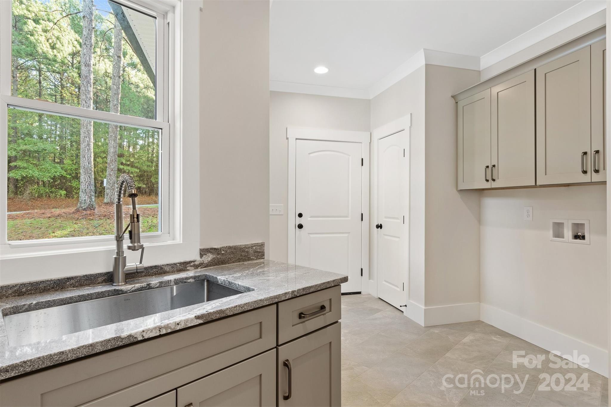 Paradise Harbor - Residential