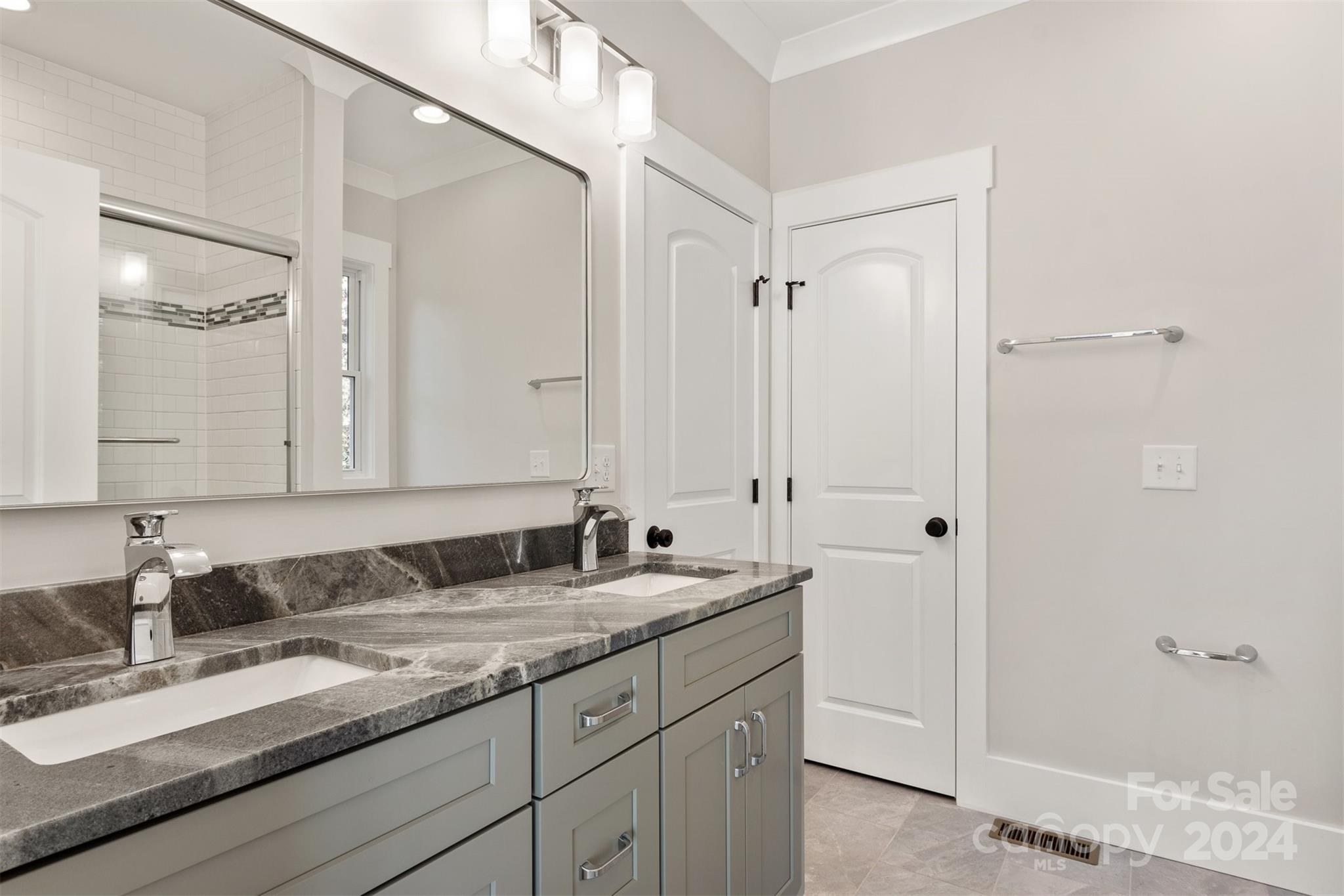 Paradise Harbor - Residential