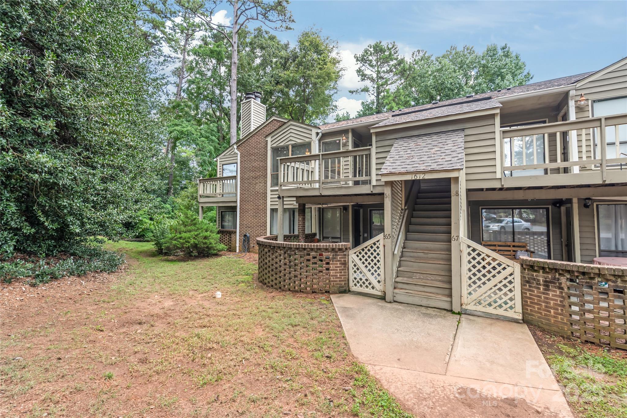 1612 Sharon Road W
