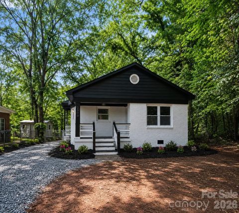 Photo of 2500 Markham Court, Charlotte, NC 28205 (MLS # 4407746)