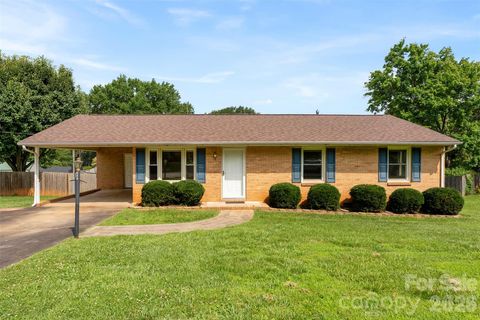 Photo of 609 Temple Street, Kings Mountain, NC 28086 (MLS # 4391170)