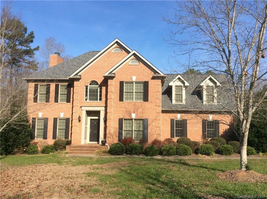 Transitional 3 bedroom, 2.5 home in the sought after neighborhood of Oxford Place. Home features an open downstairs floor plan with spacious kitchen, formal dining room and great room with gas log fireplace. Upstairs has open hallway with bedrooms, large bonus room and master suit with tray ceiling. Master bath features dual sinks, separate shower and whirlpool tub. Over one acre cul-de-sac lot is private and backs to trees. Close to dining/shopping and uptown Charlotte. Great value, must see!