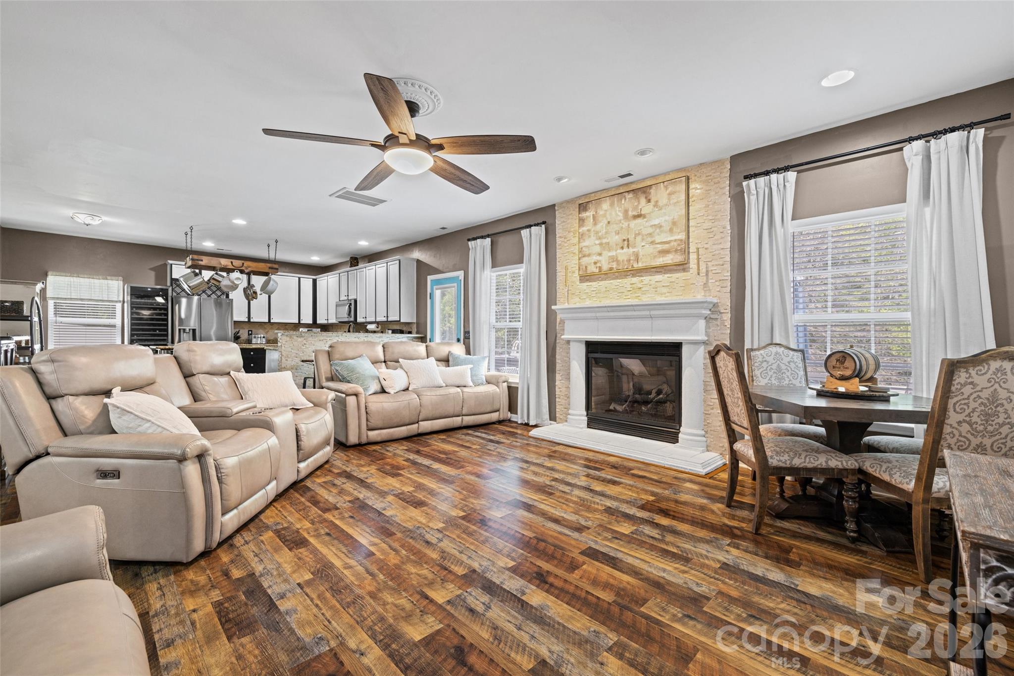 Sandy Pointe - Residential