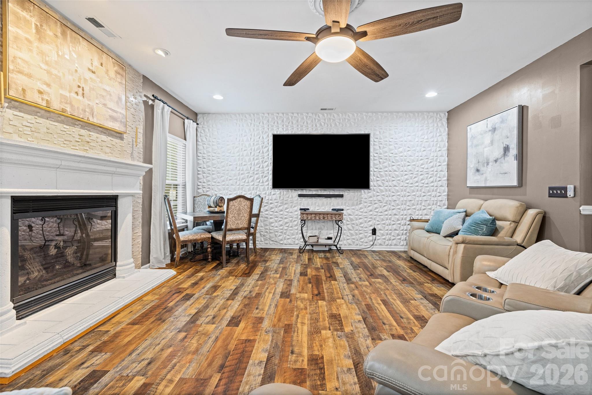Sandy Pointe - Residential