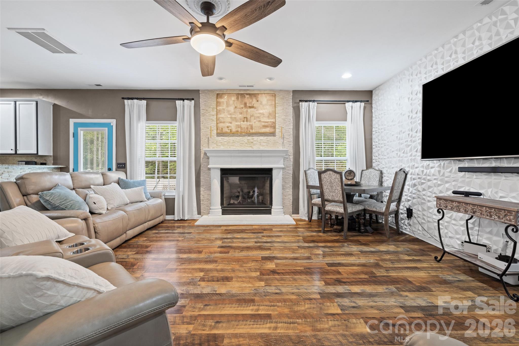 Sandy Pointe - Residential