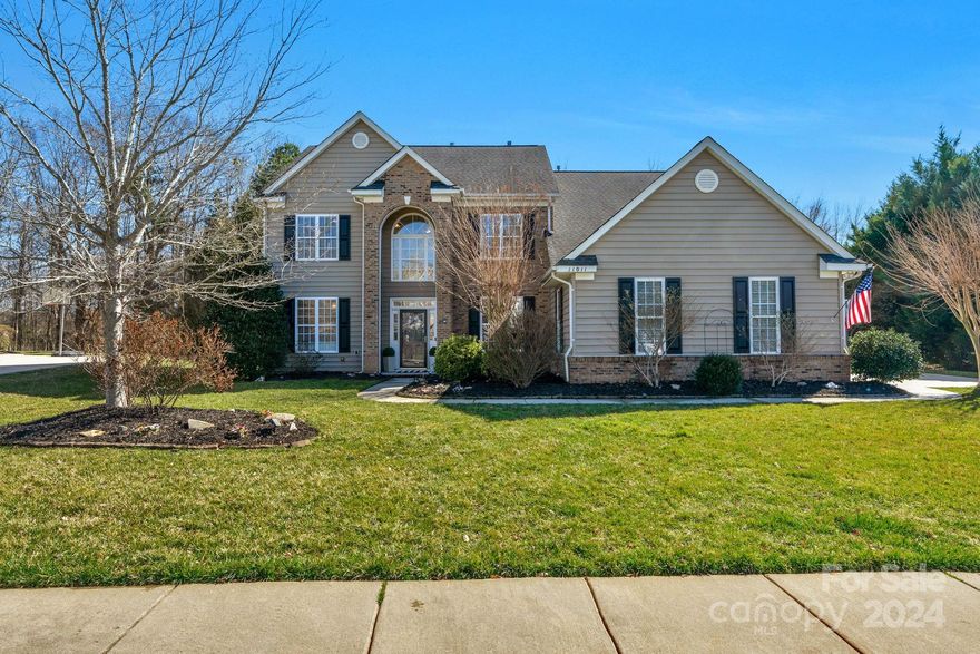 Welcome to one of the most sought after neighborhoods in the Marvin Ridge School cluster, The Reserve. This Home grants you the benefit of the award winning schools without the extra city taxes. The Reserve is also in very close proximity of shopping and entertaining. The community has its own club house and outdoor pool with a recreation area. The streets are lined with sidewalks throughout the community for long safe walks. This home is a must see with new carpets and floors along with freshly painted walls. You will not be disappointed.