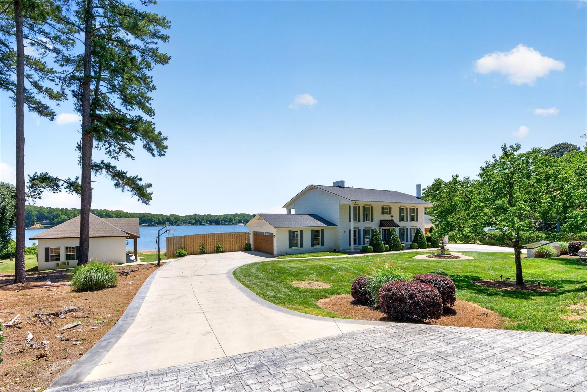 615 Kenway Loop