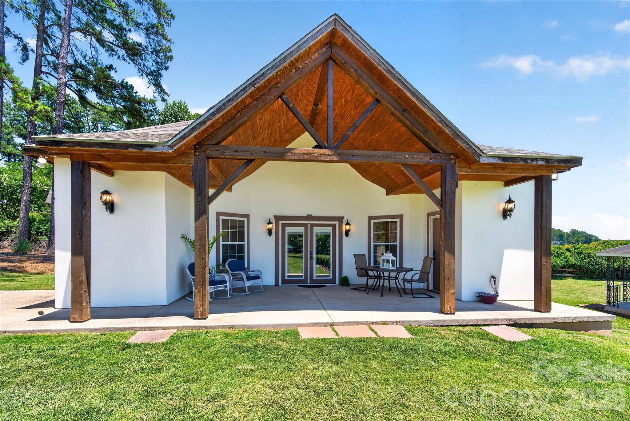 615 Kenway Loop