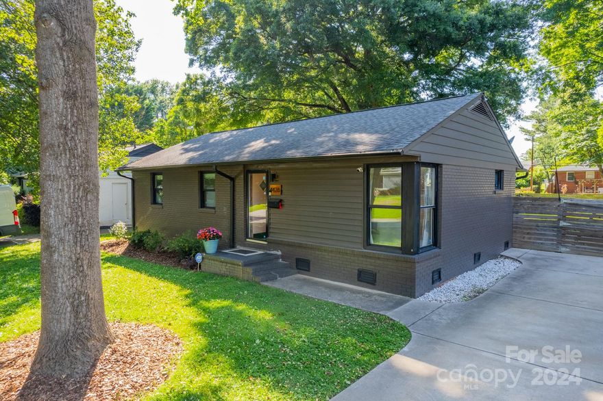 Nestled on a serene street, in the heart of Collins Park, this captivating ranch home boasts a blend of modern updates and classic appeal. It offers the perfect balance of comfort, style, and ample space with three bedrooms.  Indulge yourself in the renovated bathroom, showcasing contemporary fixtures and elegant finishes for a spa-like experience at home.
Your living space is enhanced with custom built-in bookshelves in the living room, adding character and functionality. Original hardwood floors throughout exude timeless charm and warmth.
Step outside to your own private oasis—a fully fenced, flat yard awaits, complete with a spacious patio and inviting fire pit, perfect for outdoor gatherings and relaxation, and plenty of room to expand.
Enjoy the convenience of living minutes away from Park Road Shopping Center, Montford, SouthEnd, and South Park. 
Don't miss the opportunity to make this gem yours!