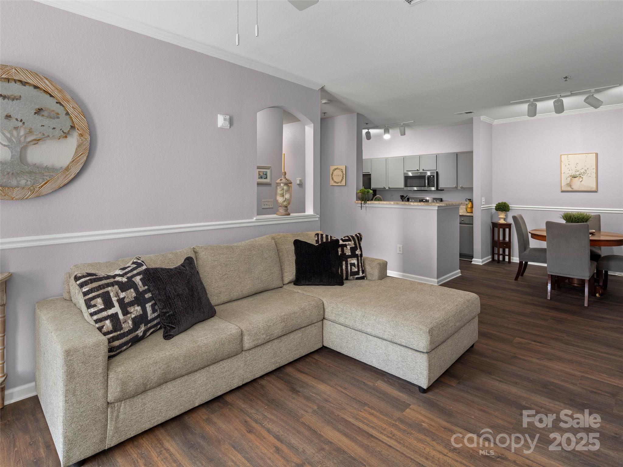900 Vista Lake Drive 208