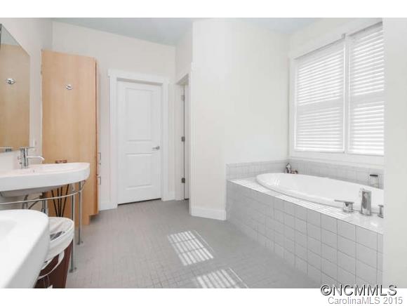 Oak Hollow - Residential