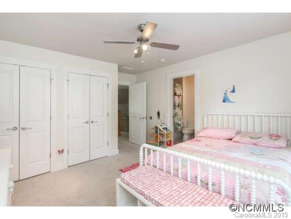 Oak Hollow - Residential