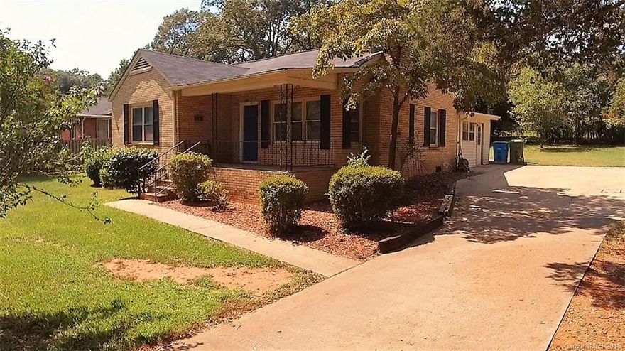 Charming 3 bedroom 1.5 bath home with golf course views. Lots of potential with a little TLC. Full brick exterior on over a 1/3 acre lot in the heart of Fort Mill. Backyard storage shed. Fort Mill schools and minutes from dining/shopping and Uptown Charlotte. Don't miss this rear opportunity. Property to be sold as is.