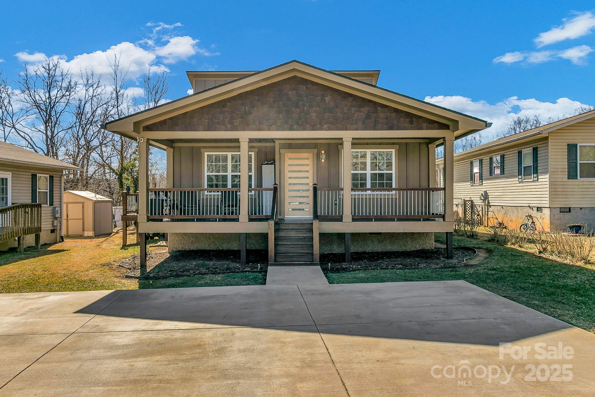 215 E Oakview Road