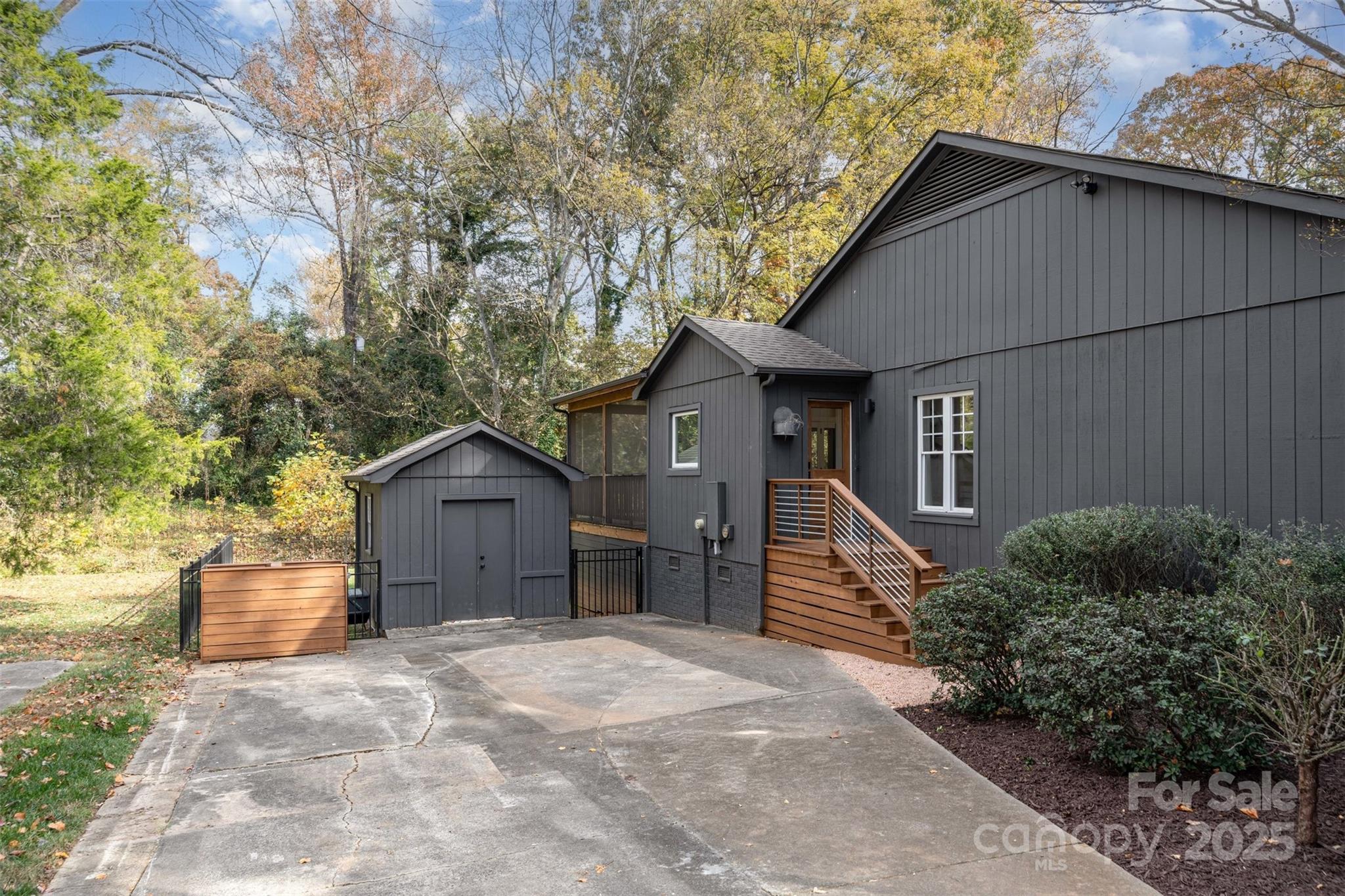 1417 Wandering Way Drive