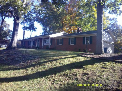 Photo of 1820 12th Street NE, Hickory, NC 28601 (MLS # 4320548)