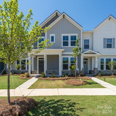 Townhouse in Huntersville NC 10021 Mamillion Drive.jpg