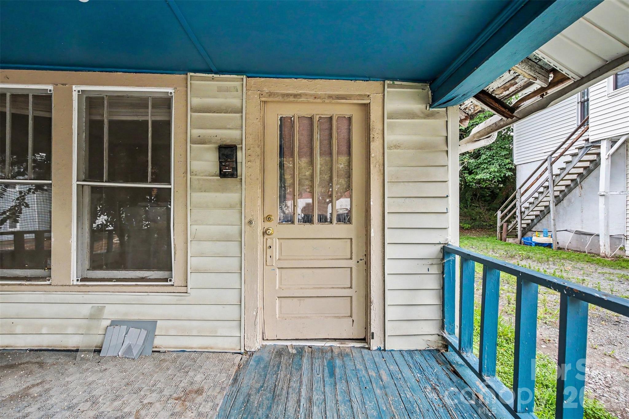 509 W 1st Street