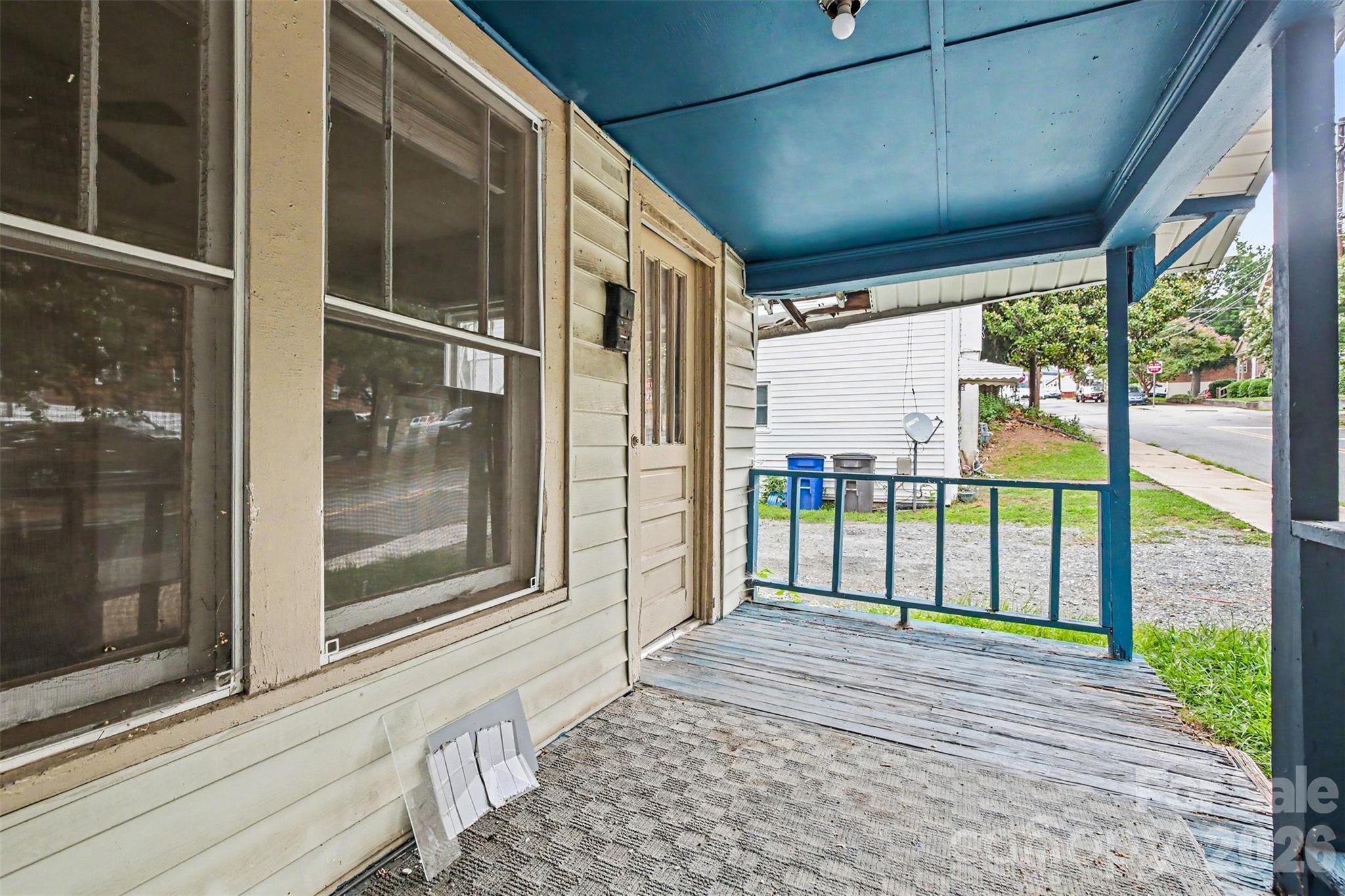 509 W 1st Street