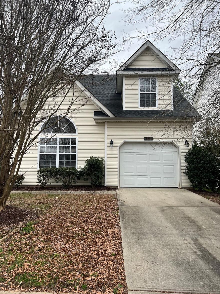 Ballantyne Location!!Beautifully maintained 2BR,2.5 BA with garage in highly desirable Oakbrooke in Ballantyne! Boasting open floorplan with neutral colors with cathedral ceiling in family/dining room while bringing ample of natural light in! Kitchen with Oak Cabinets, giving ample cabinet & counter space! Master on main with walk-in closet and master bath is just perfect!! Upper level has a huge loft perfect for sitting or could be used as a third bedroom. Walking distance to community amenities. Convenient access to shopping, restaurants, I-485, transportation and all amenities Ballantyne has to offer!