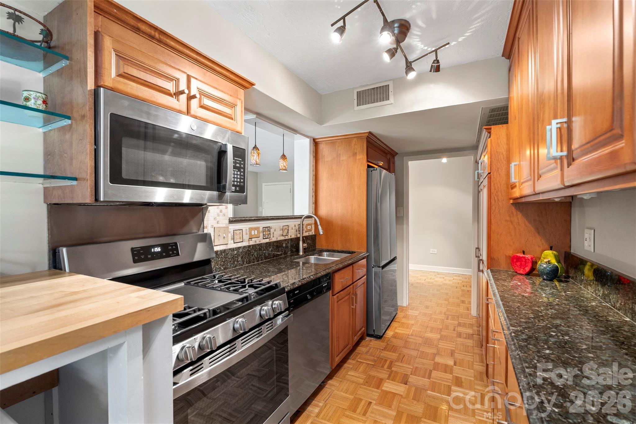 Queens Towers - Residential