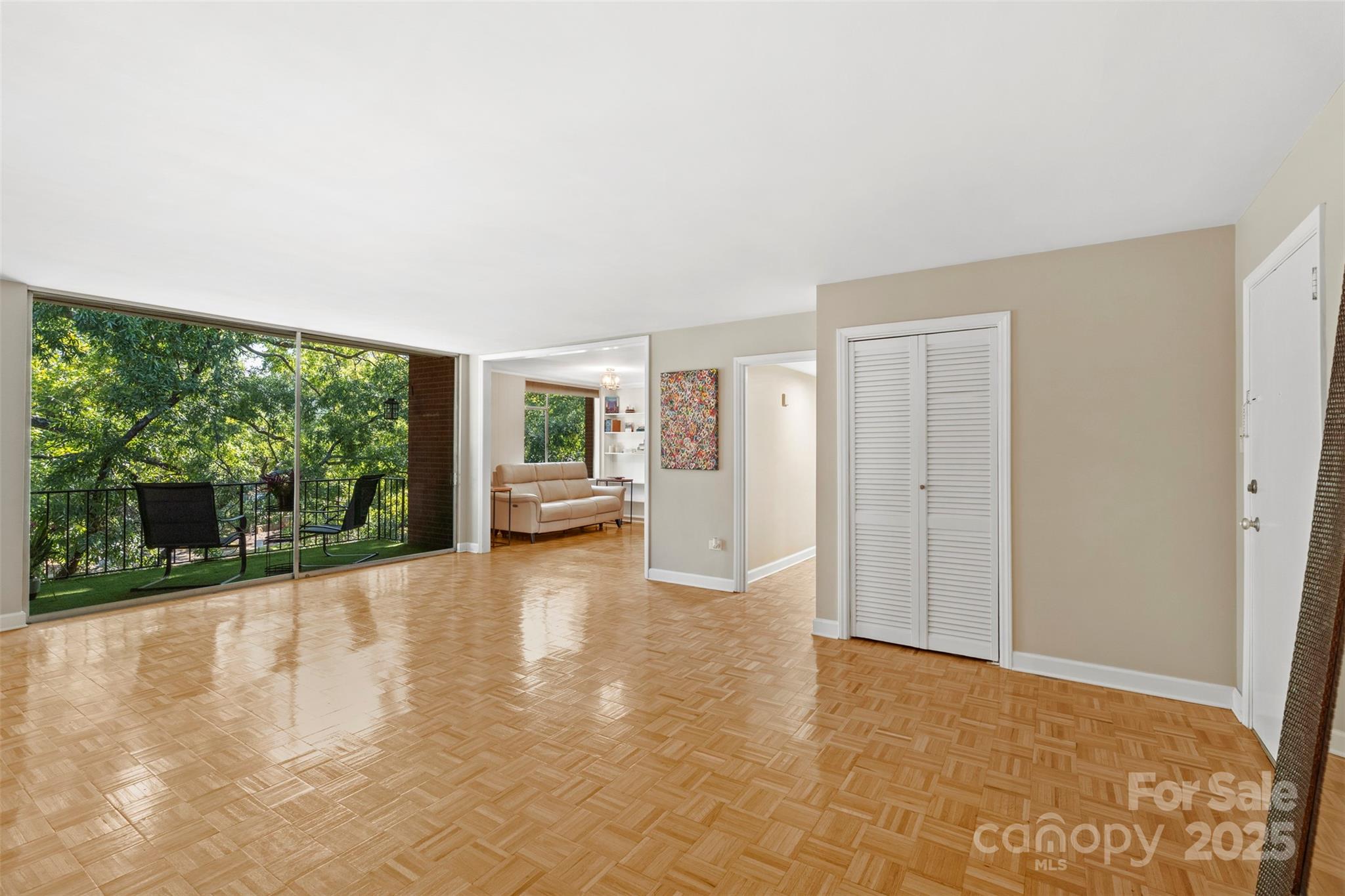 1300 Queens Road 402