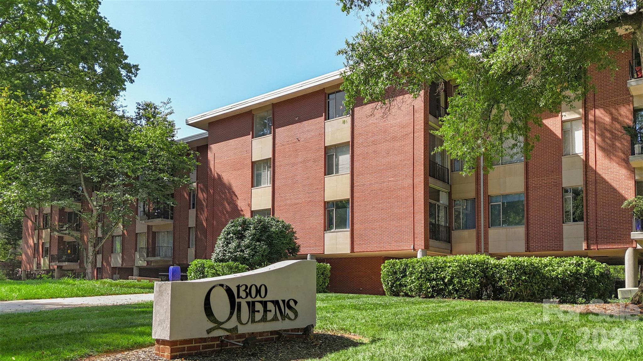 Queens Towers - Residential