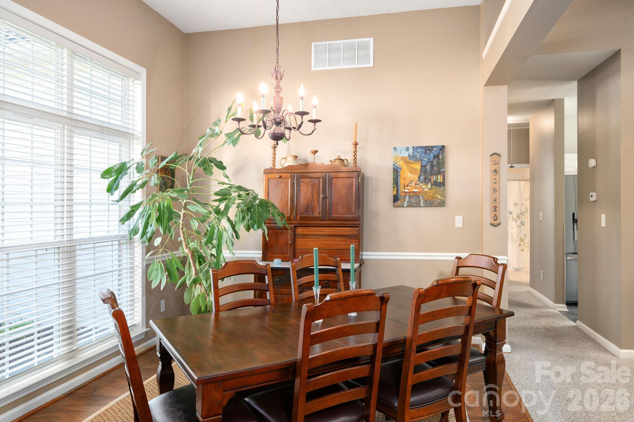 102 W Farm Creek Drive