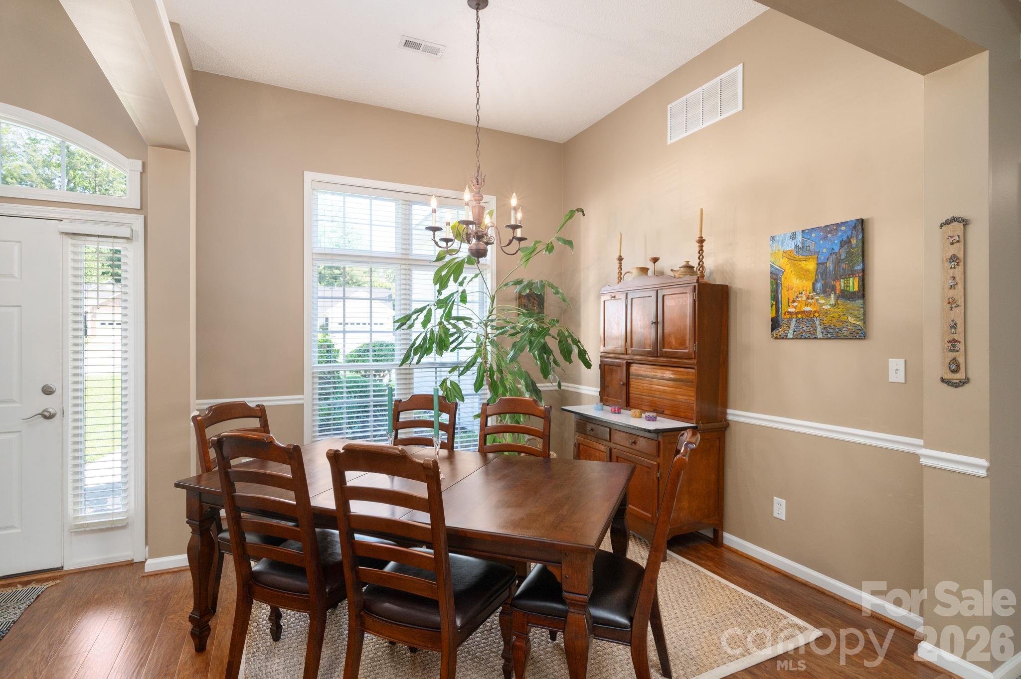 102 W Farm Creek Drive