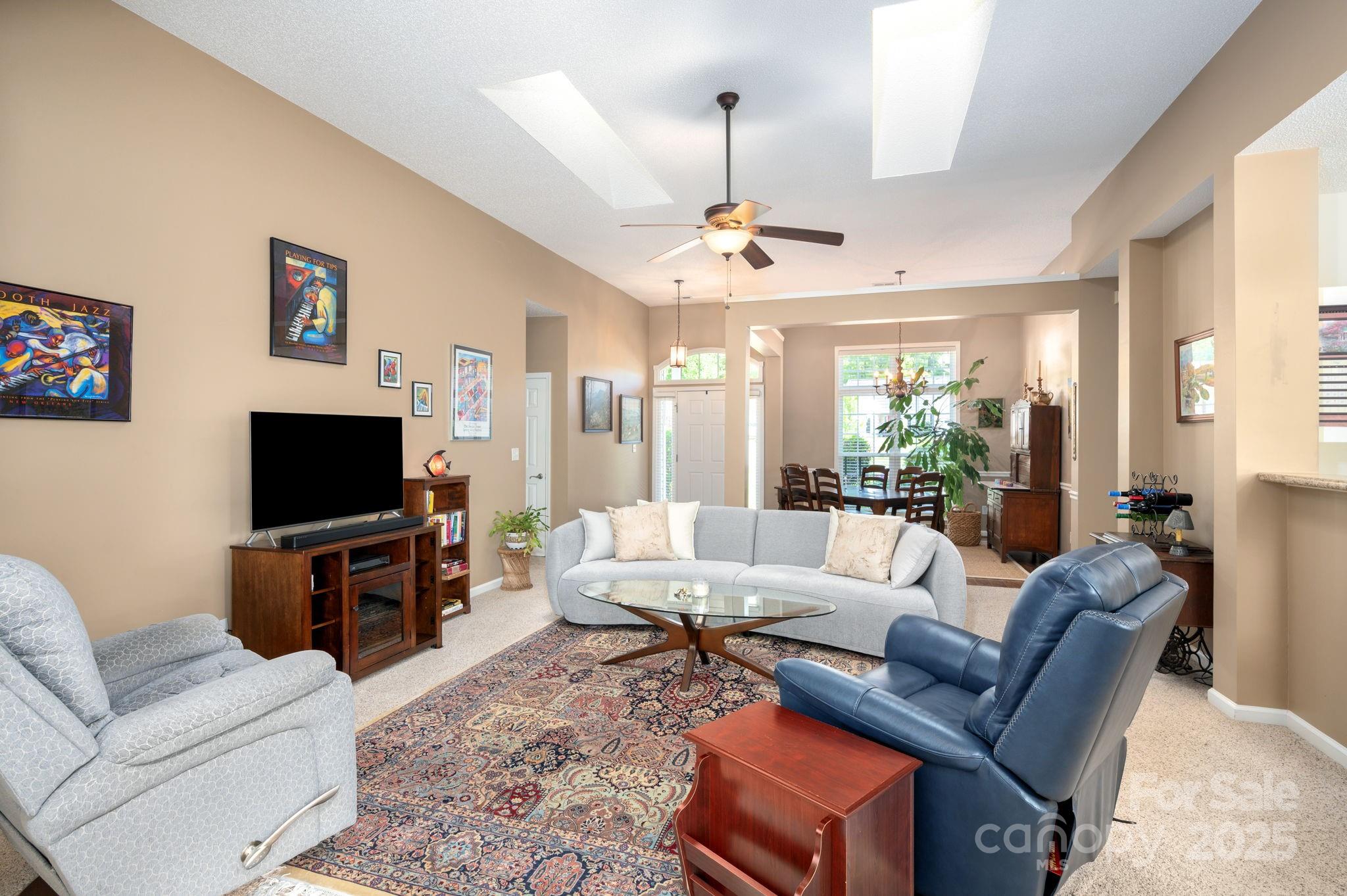 102 W Farm Creek Drive