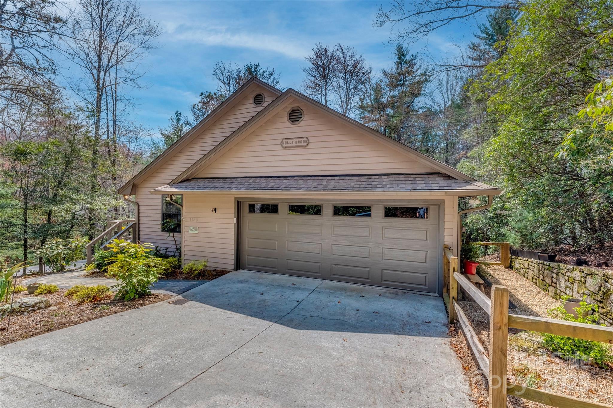 1155 Soquili Drive