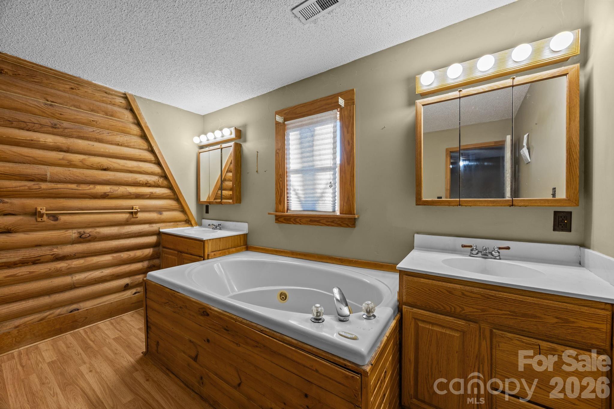 Joannas Lake - Residential