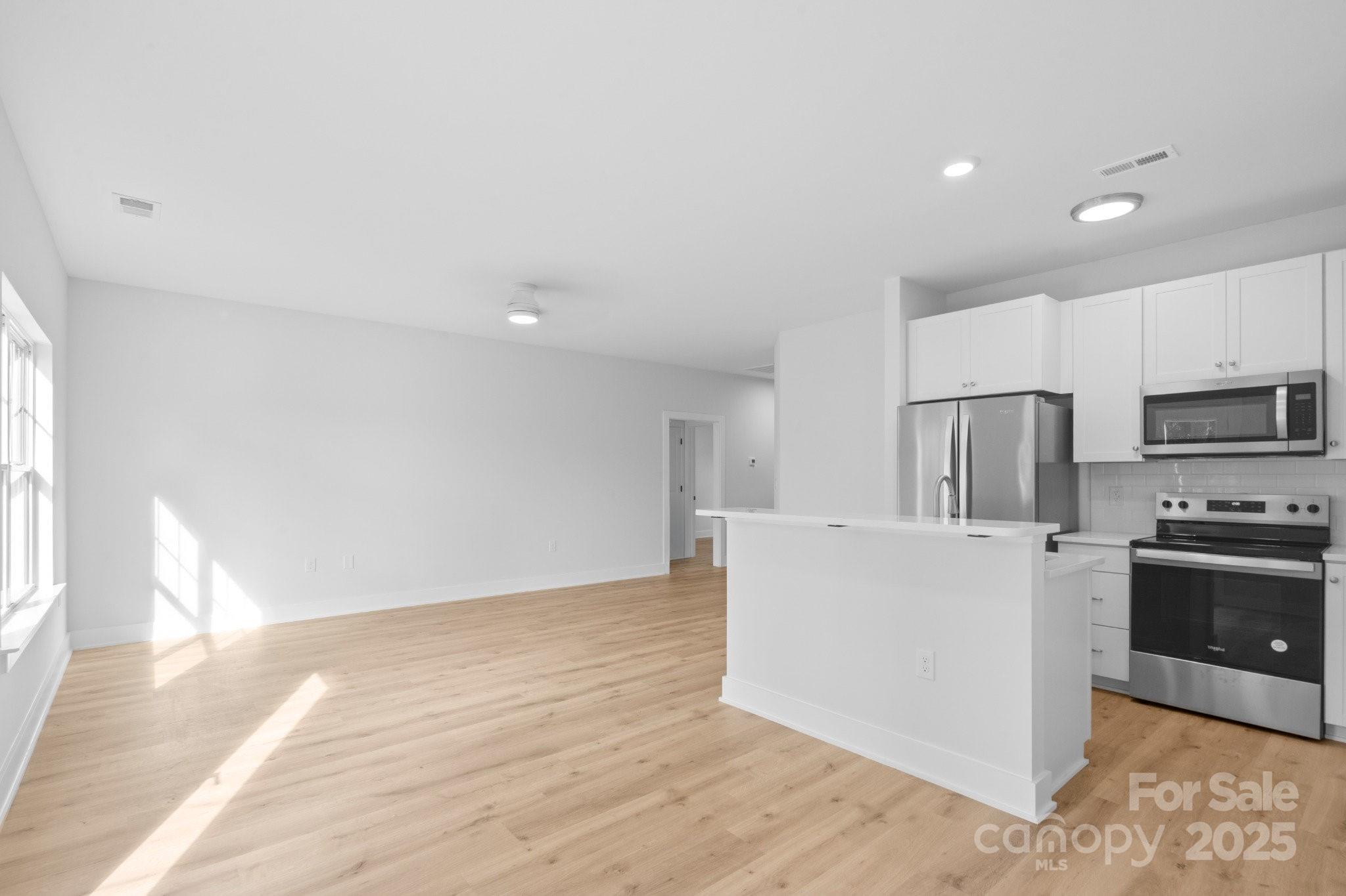 2405 Shaw Avenue