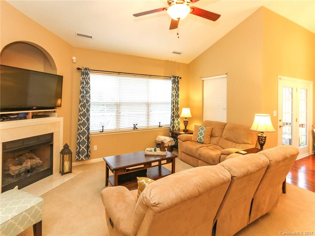 Oaks Of Broadway - Residential