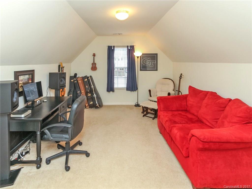 Oaks Of Broadway - Residential