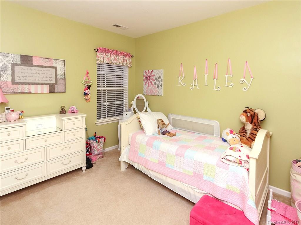 Oaks Of Broadway - Residential